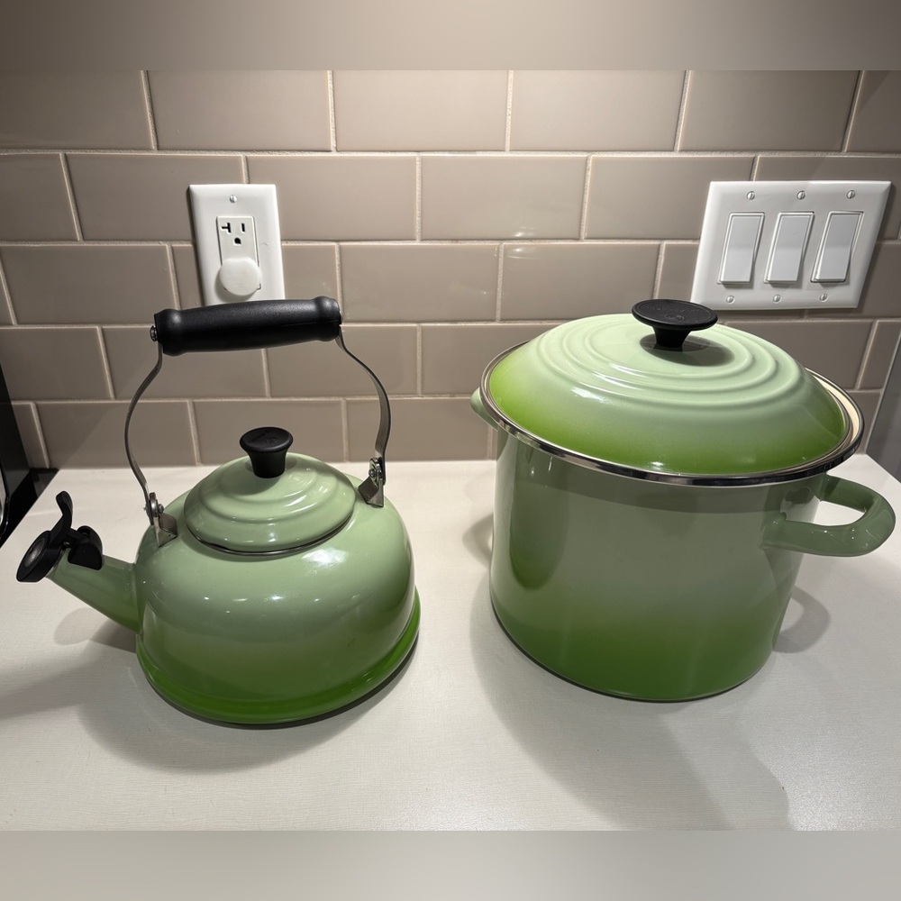 Le Creuset Whistling Teapot & Stockpot Set – Kiwi Green